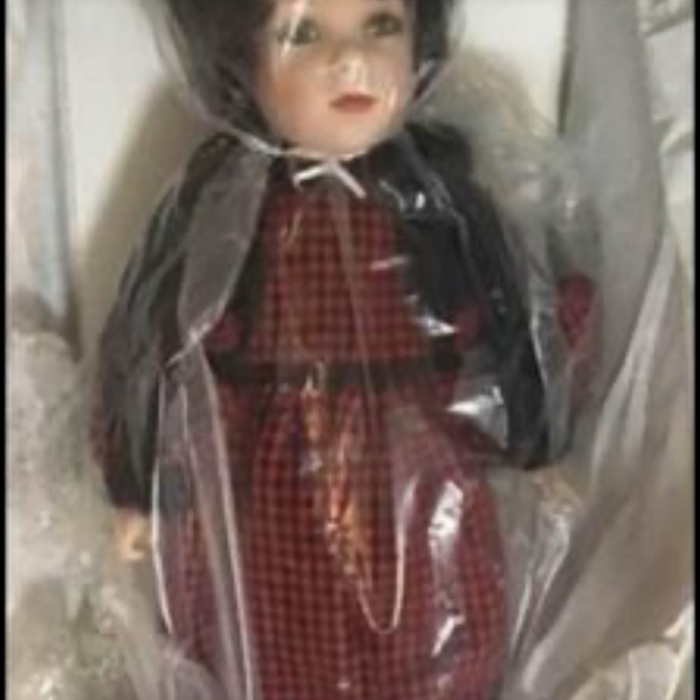 Franklin heirloom doll collection in their boxes. 
Excellent condition